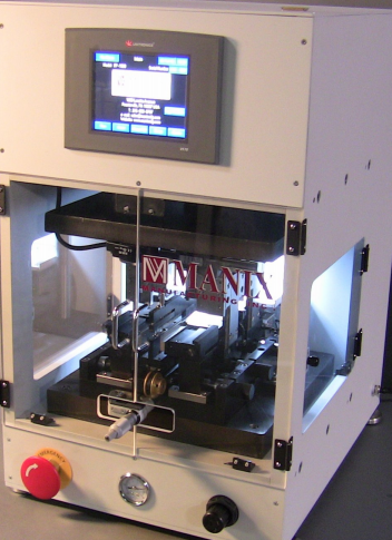 ��Manikx FP-600ϵ�С�оƬ���ų���/�н�ϵͳ������������͵�оƬ���ų���/�н�Ҫ�󡣿ɽ�ƽ���װоƬ�������ͣ�����SMT����������Ҫ��Ҳ���Լ��Ŀ��ȷ��Ӧ����ͨ�׺ͱ�����Ƭ��װоƬ�ĳ���Ҫ�����ܹ���������װ���û���ӭ��ȫ�µġ�Manix FP-600ϵ�С��豸Ϊ�ͻ��ṩ�����߿�оƬ��װ��ǰԤ�ӹ����ͣ���ȷ�����Ͳ����Ŀɵ��Ժ;��ȡ�ȫ����ʽѹģ������̿ɿ�������һ���������ף��׼���ʽģ�ߵ������Լ�˫�ض�����ť�������ء�ֻ������80psi����Դ��װ��ѡ�õĵ��߿ɵ���˫�߿ɵ�ģ�ߣ����ɽ���������Ч���߿ɿ������н����������ṩ���õľ��Ⱥ�һ���ԡ�